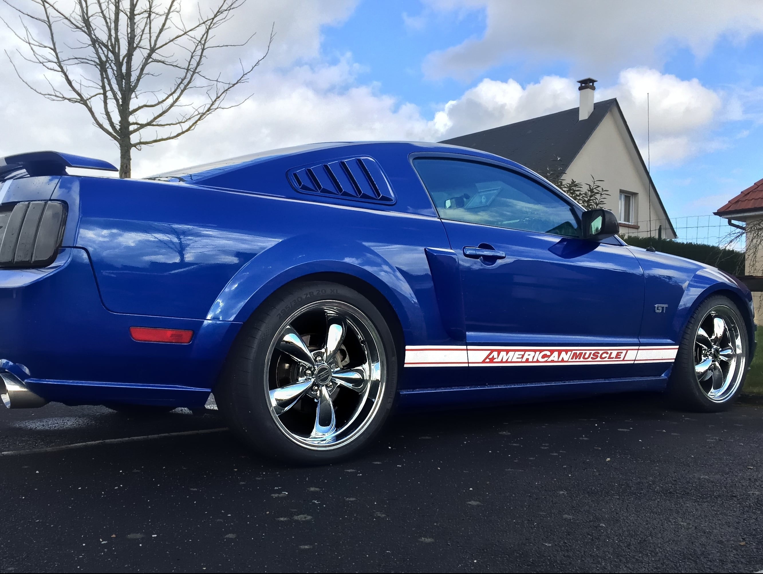 Mustang Staggered Deep Dish Bullitt Chrome 4-Wheel Kit; 20x8.5