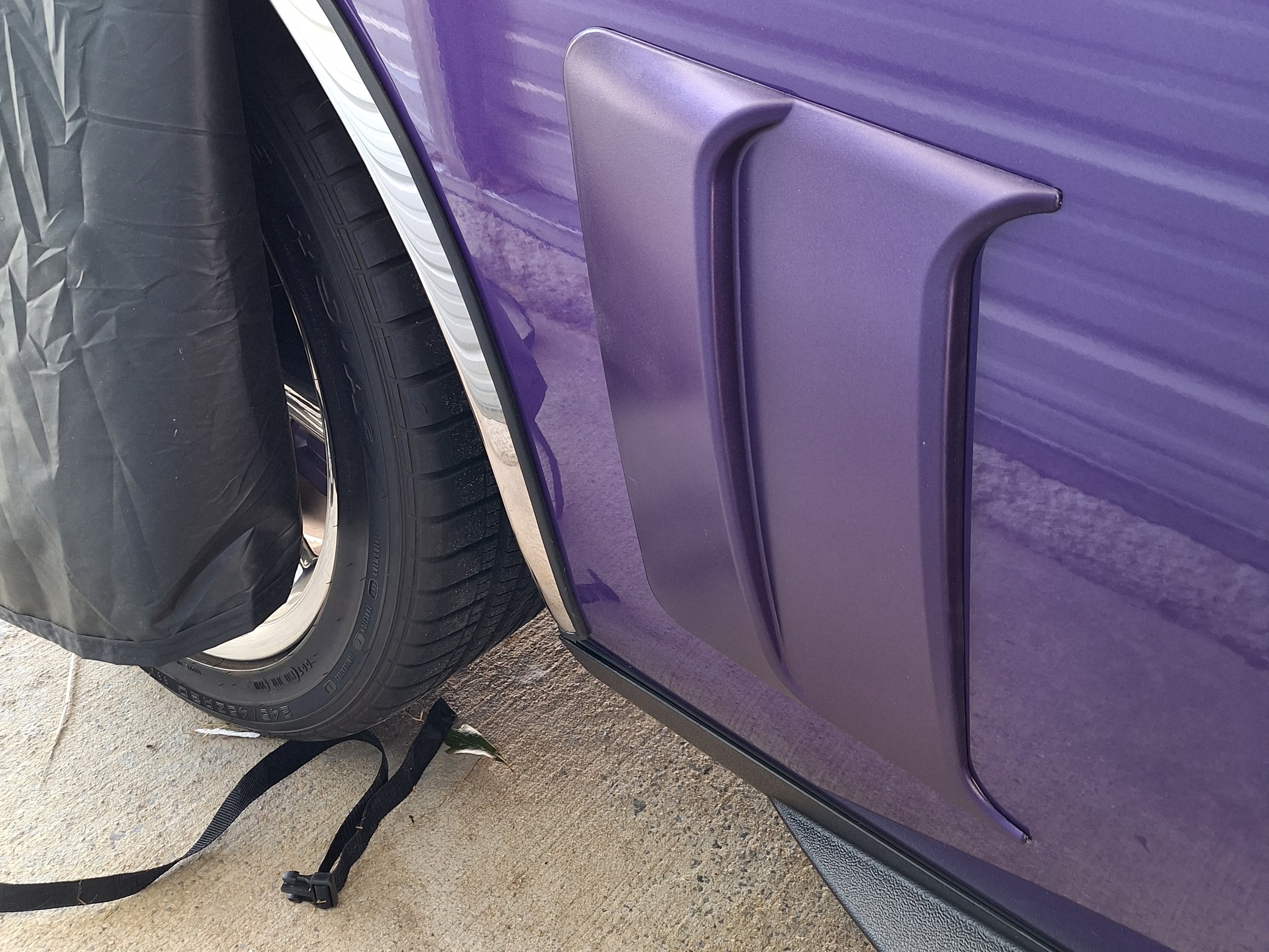 Challenger Quarter Scoops; Unpainted (08-23 Challenger) - Free
