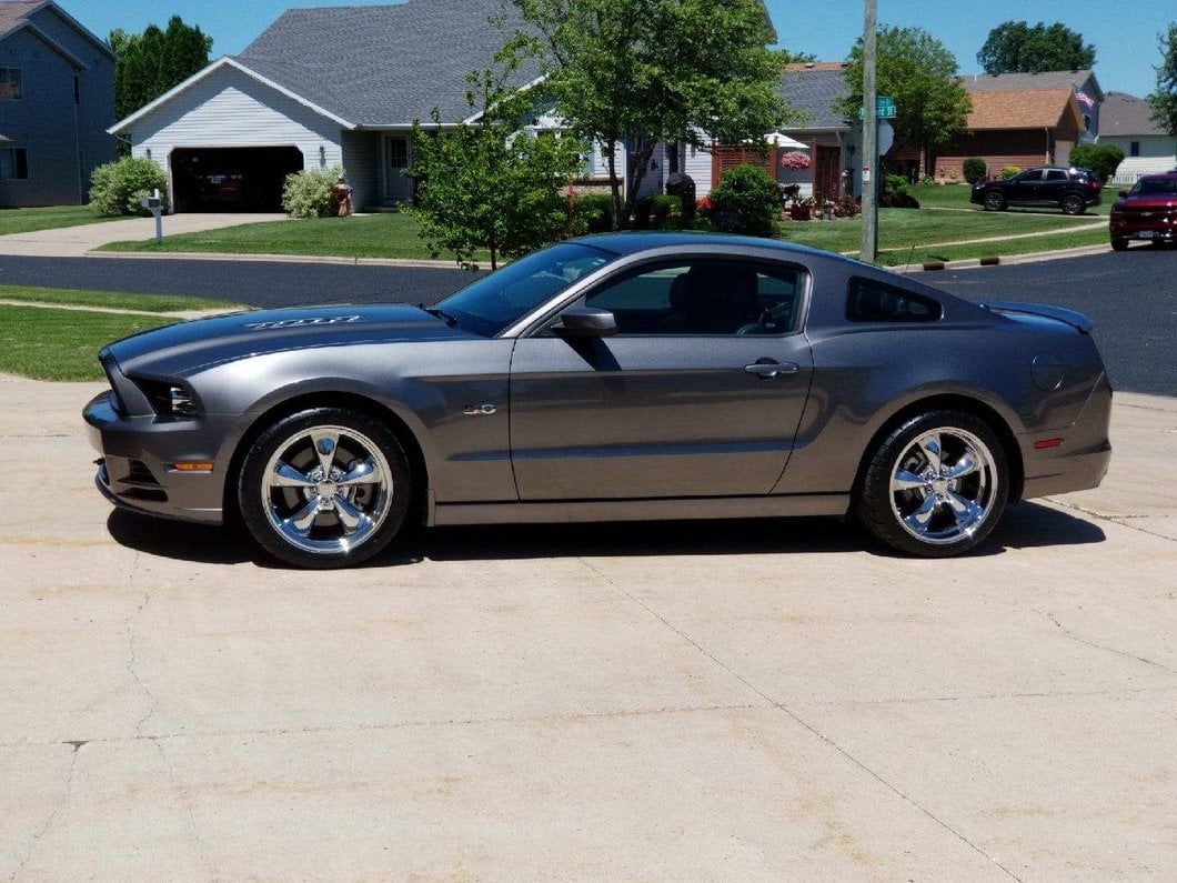 Borla Pro XS Center/Offset Oval Muffler; 2.50-Inch Inlet/2.50-Inch Outlet (Universal; Some Adaptation May Be Required)