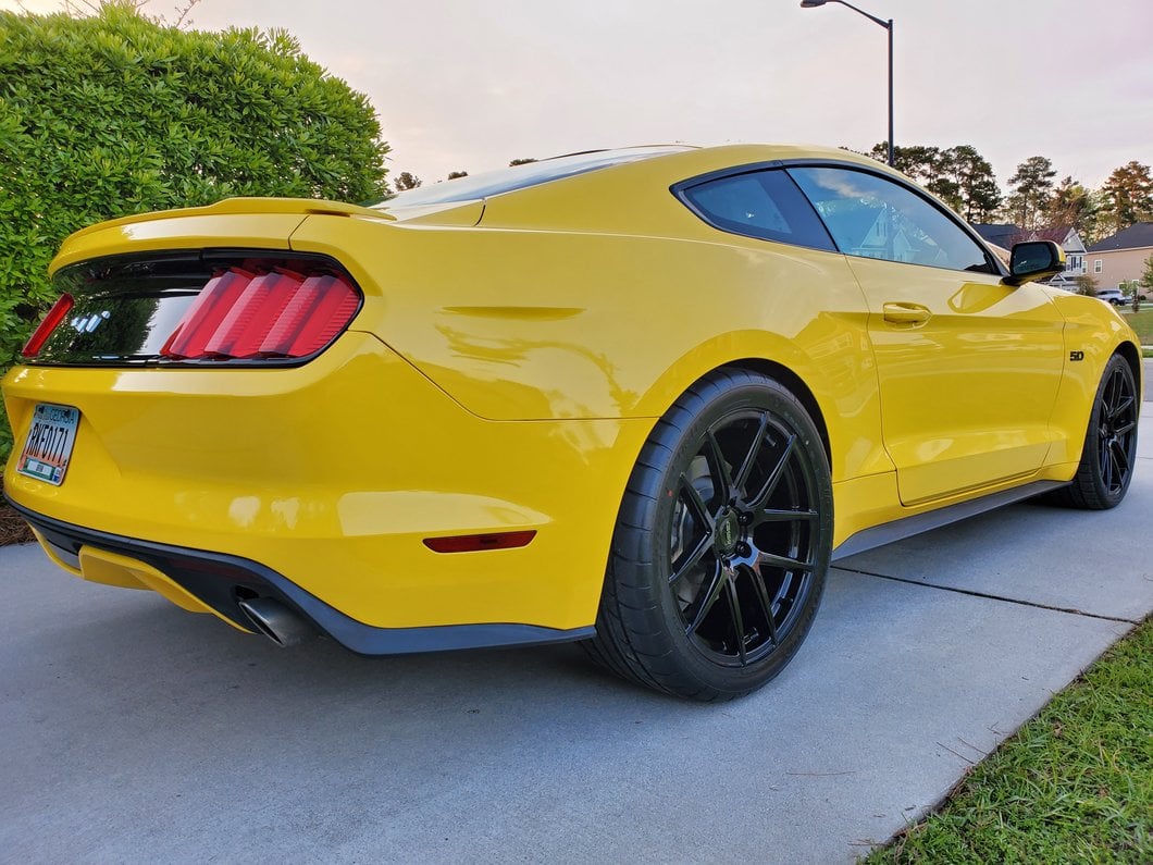 MMD Zeven Gloss Black Wheel; Rear Only; 20x10 (15-23 Mustang