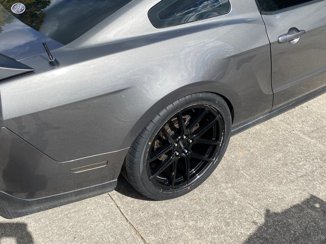 MMD Zeven Gloss Black Wheel; Rear Only; 20x10 (10-14 Mustang